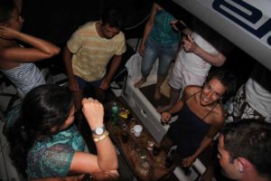 Party an Bord bis spät in die Nacht