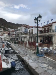 Auch in einigen Häfen legten wir an und erkundeten die Piere, wie im Hafen von Hydra!