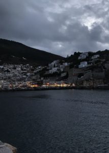 XXII. Beeindruckend war es auch immer die Lichter von Bord zu beobachten, sobald es dunkel wurde.